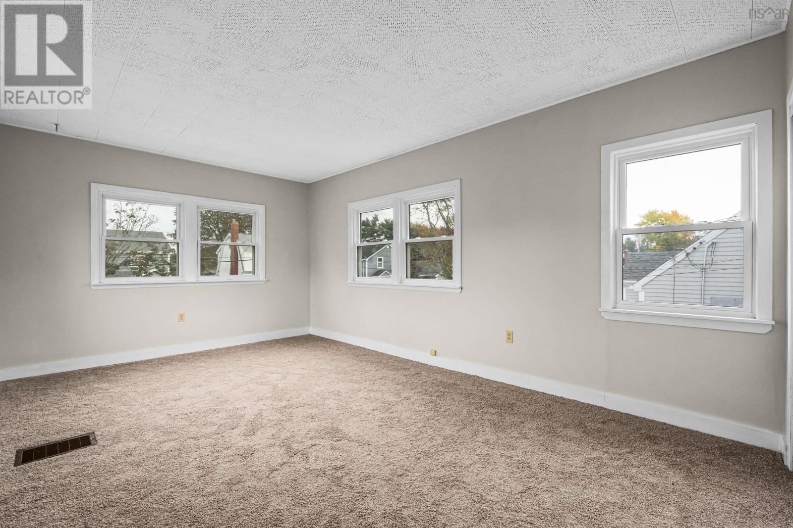 3176 Hemlock Street Property Photo 24