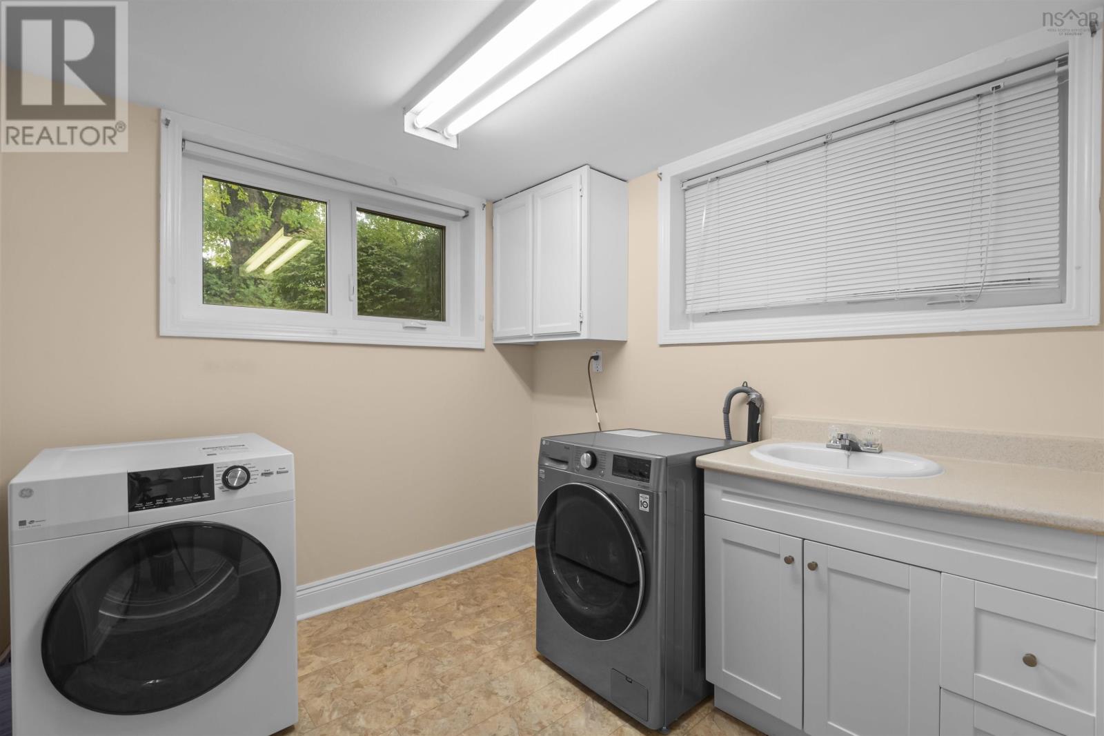 3176 Hemlock Street Property Photo 29