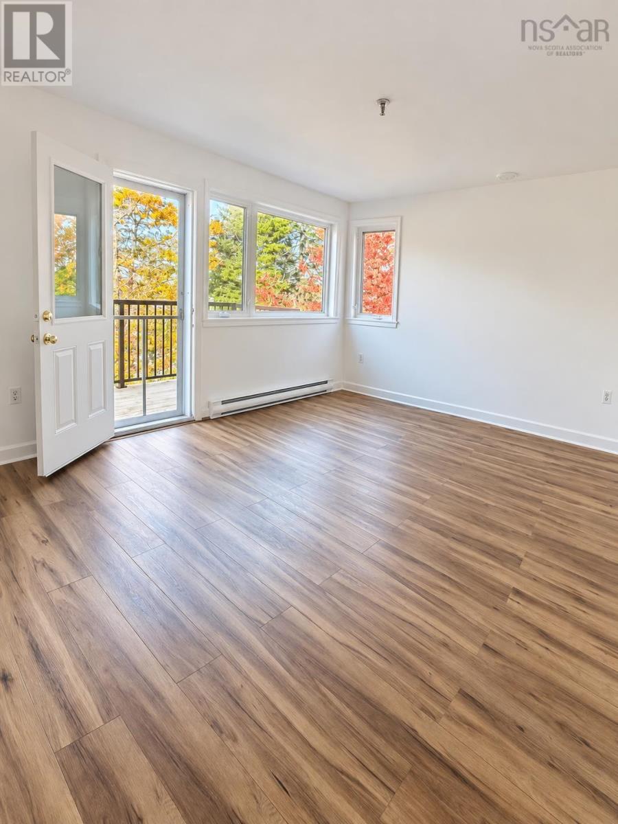 303 131 Farnham Gate Road Property Photo 4