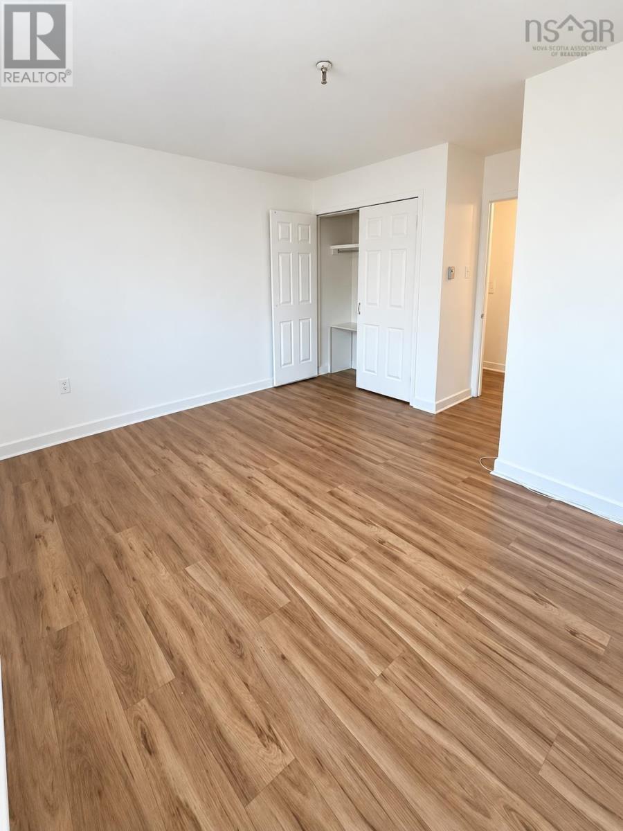 303 131 Farnham Gate Road Property Photo 6