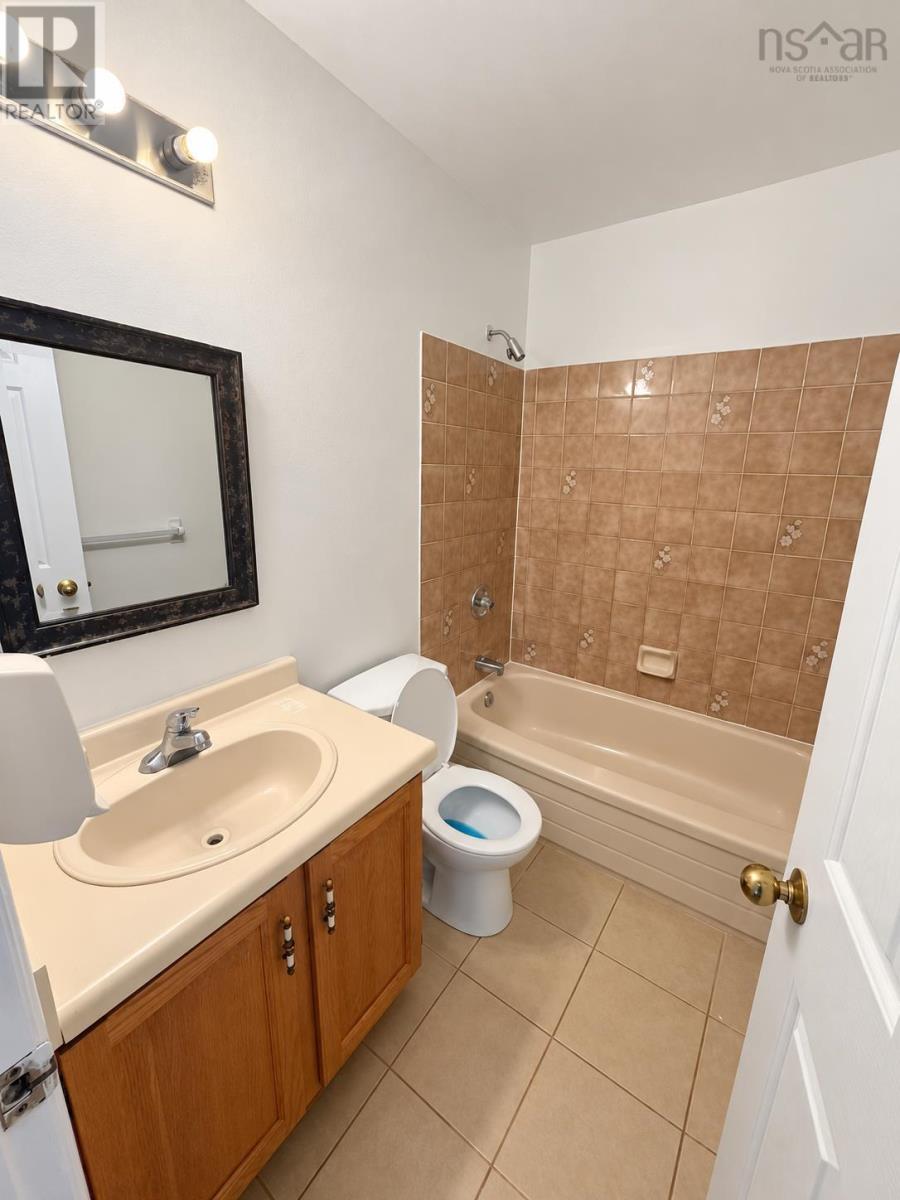 303 131 Farnham Gate Road Property Photo 14