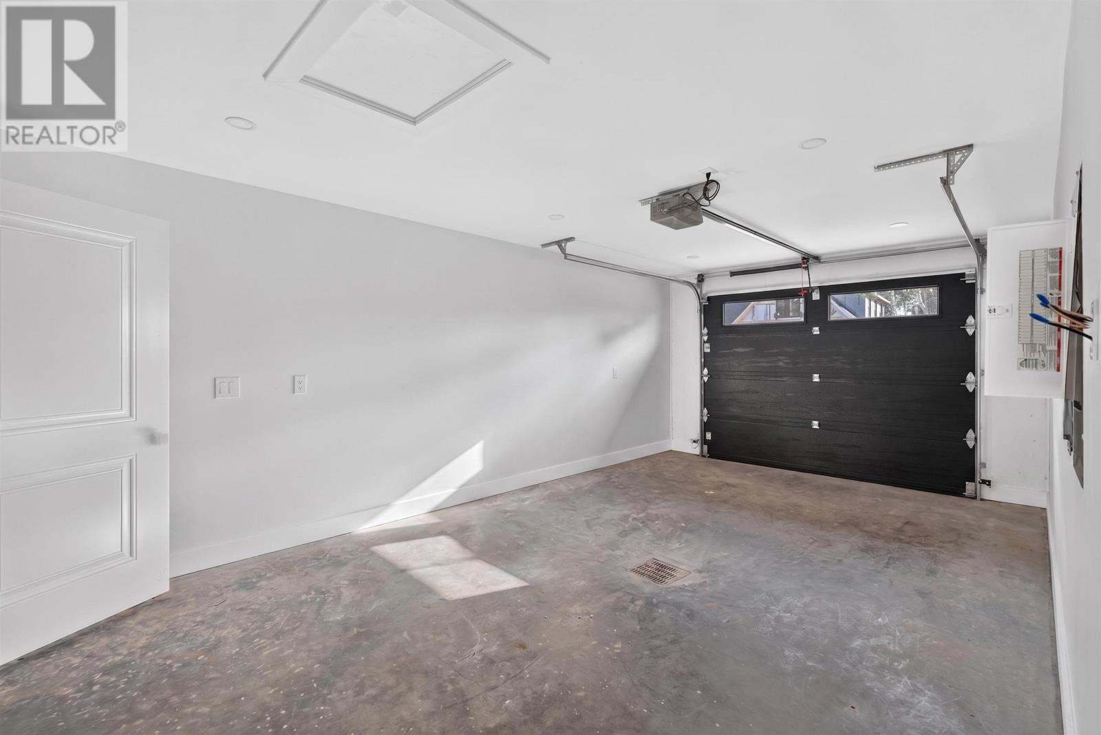 275 Colin Avenue Property Photo 43