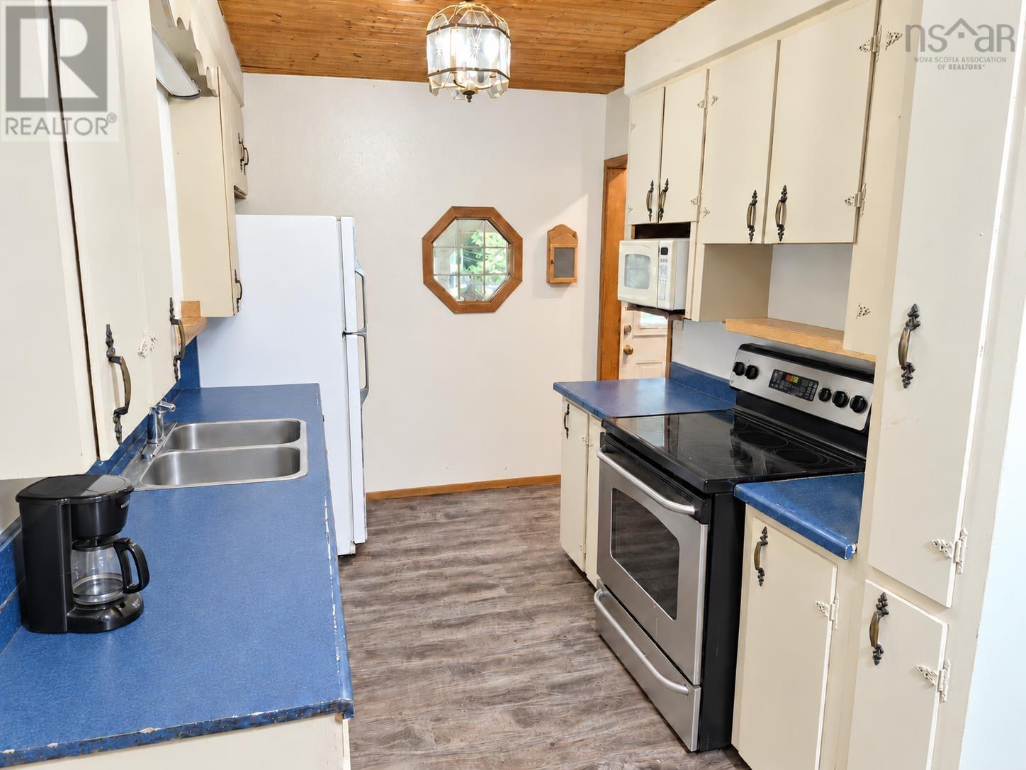 4578 Highway 7 Property Photo 5
