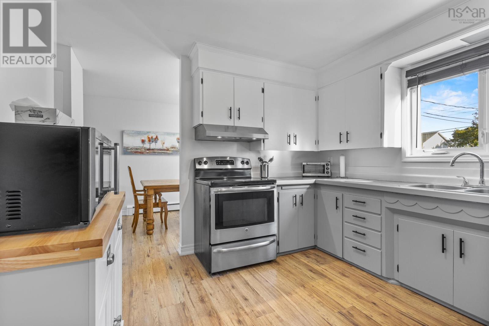 A & B 86 Oakes Road Property Photo 8