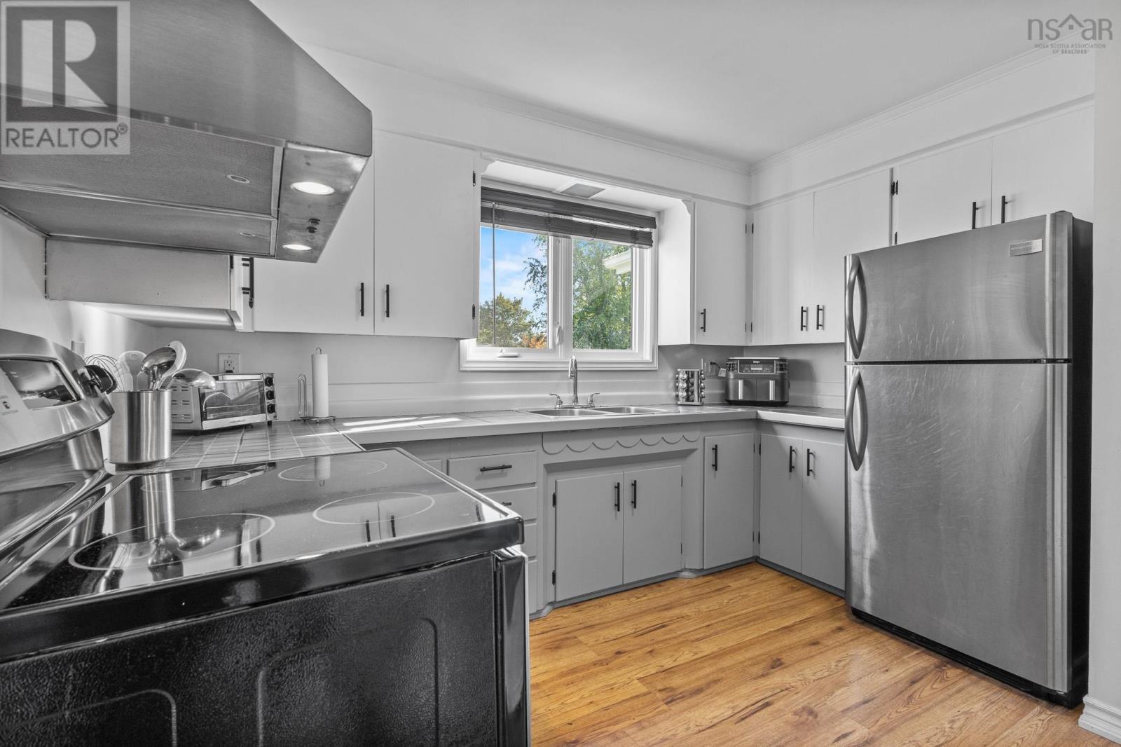 A & B 86 Oakes Road Property Photo 9