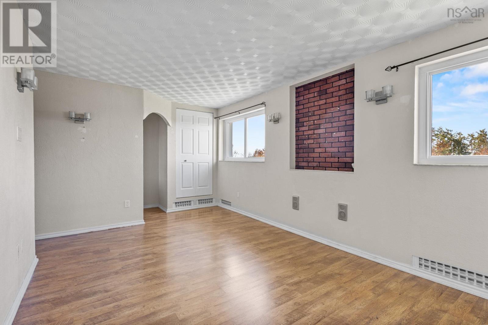 A & B 86 Oakes Road Property Photo 16