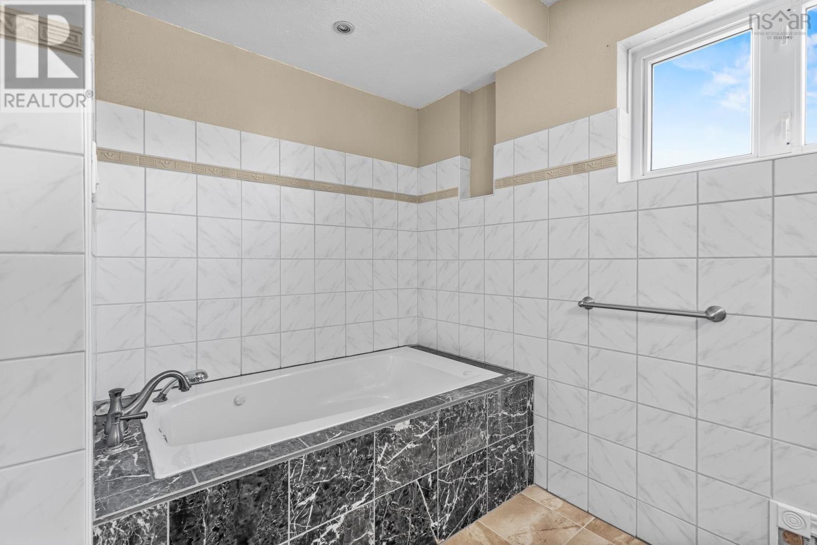 A & B 86 Oakes Road Property Photo 18
