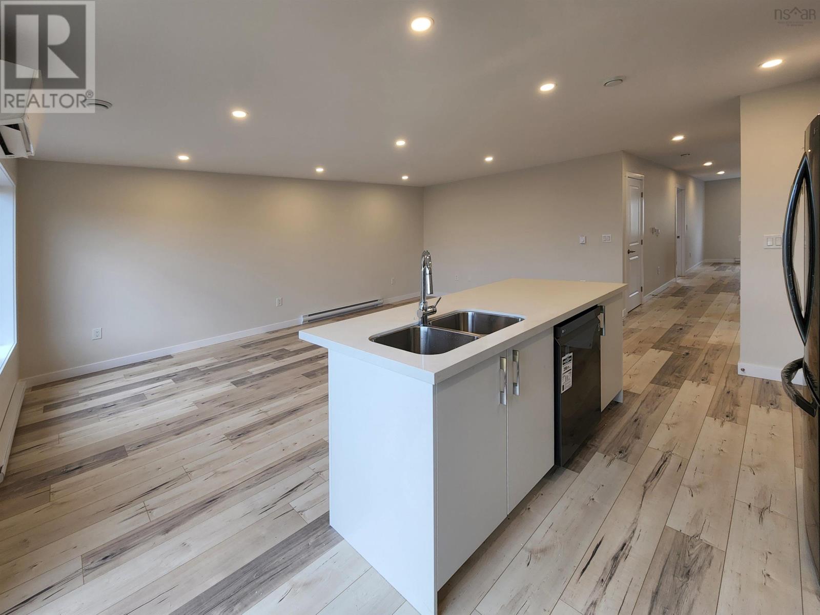 77 Golden Way Property Photo 4