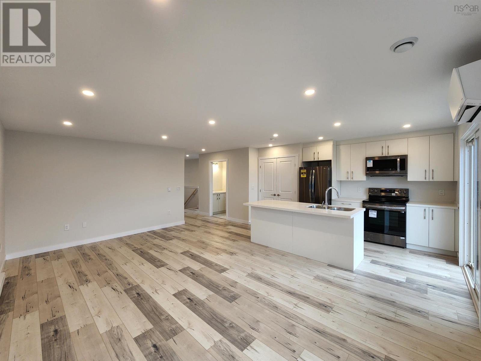 77 Golden Way Property Photo 6