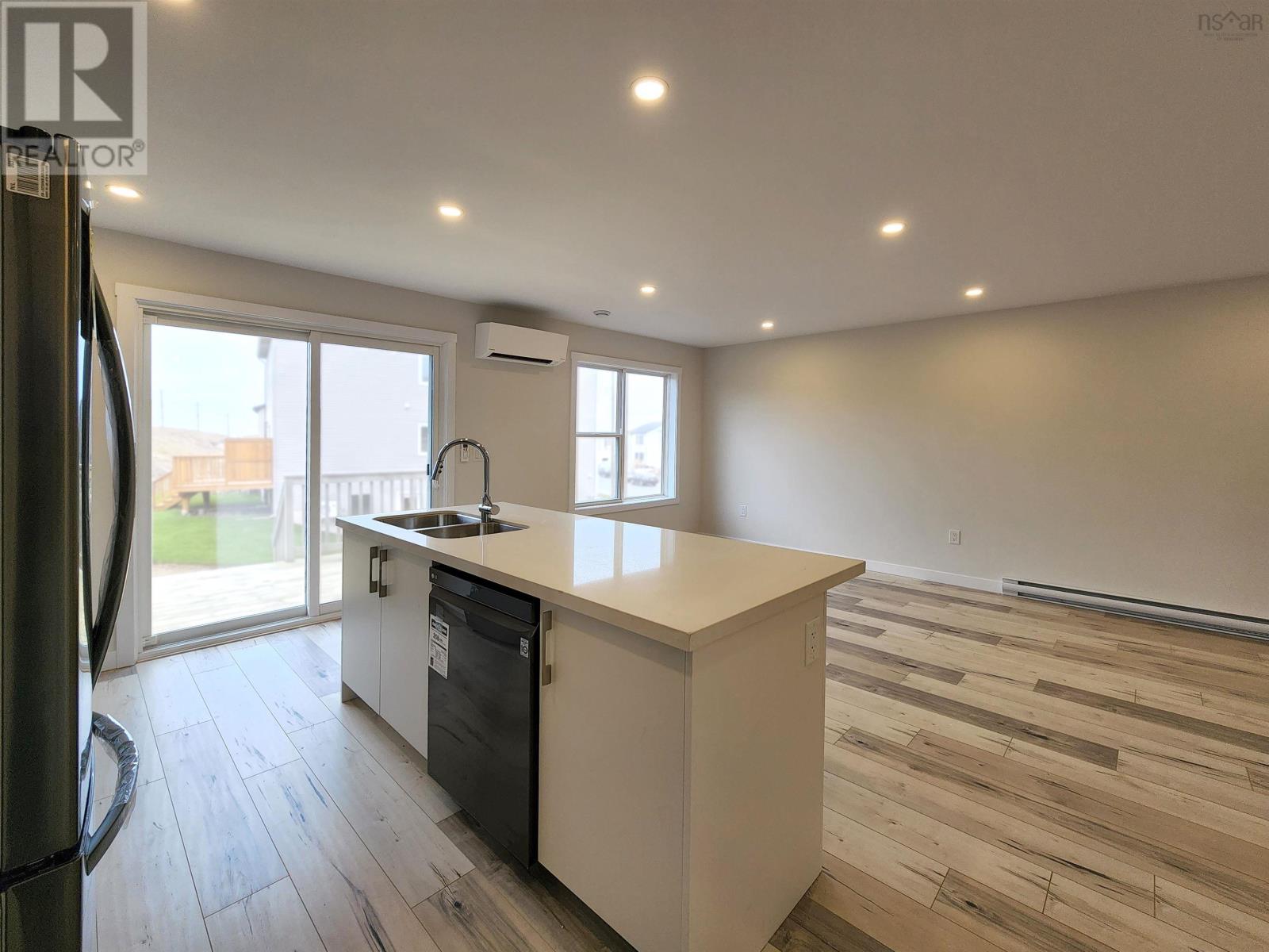 77 Golden Way Property Photo 8
