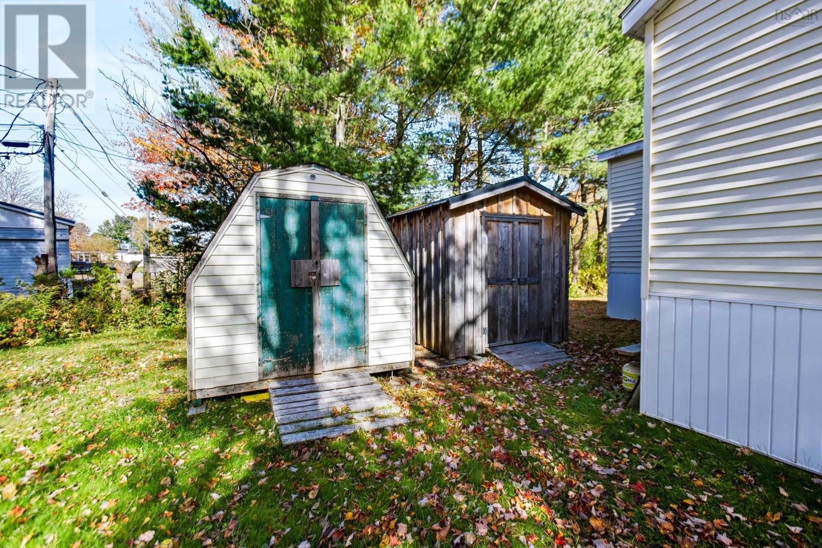 15 Woodlawn Drive Property Photo 4