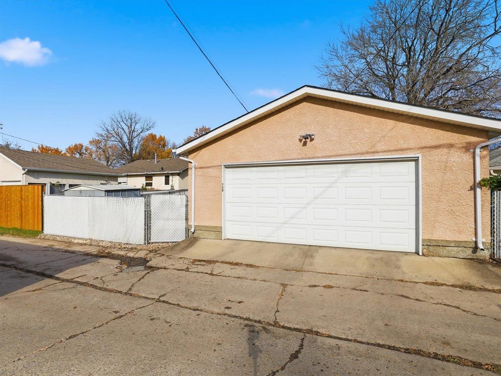 736 Simpson Avenue Property Photo 31