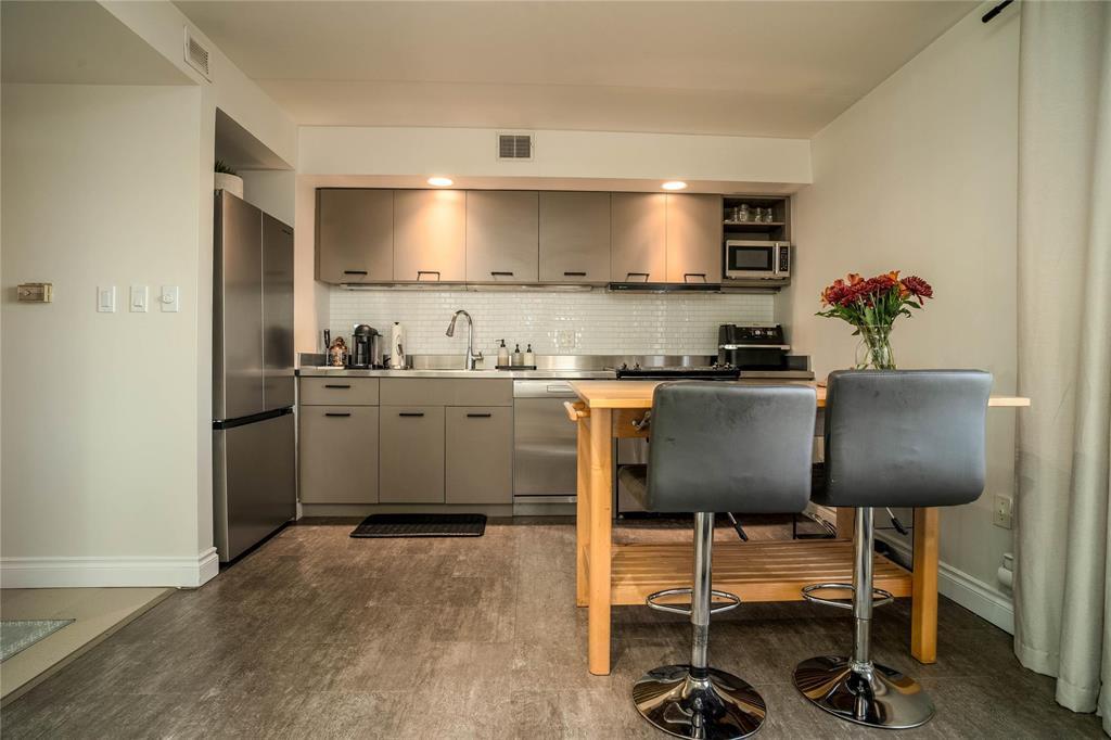 114 99 Gerard Street Property Photo 2