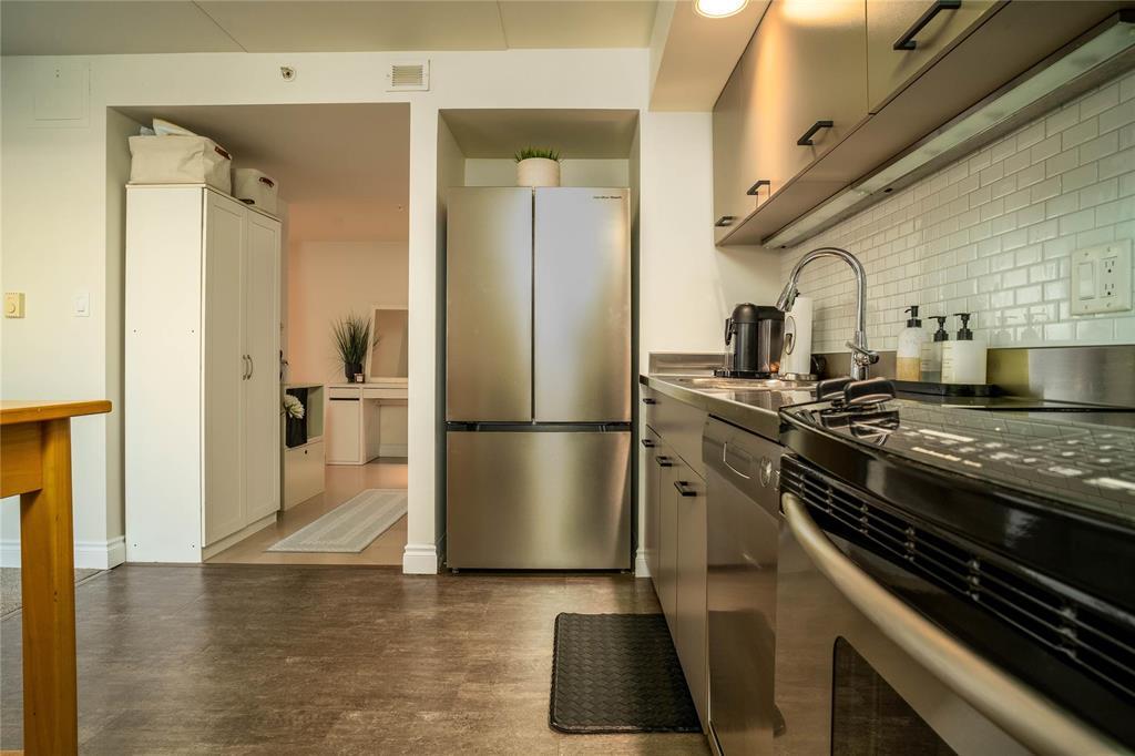 114 99 Gerard Street Property Photo 4