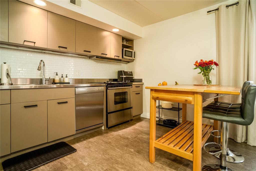 114 99 Gerard Street Property Photo 5
