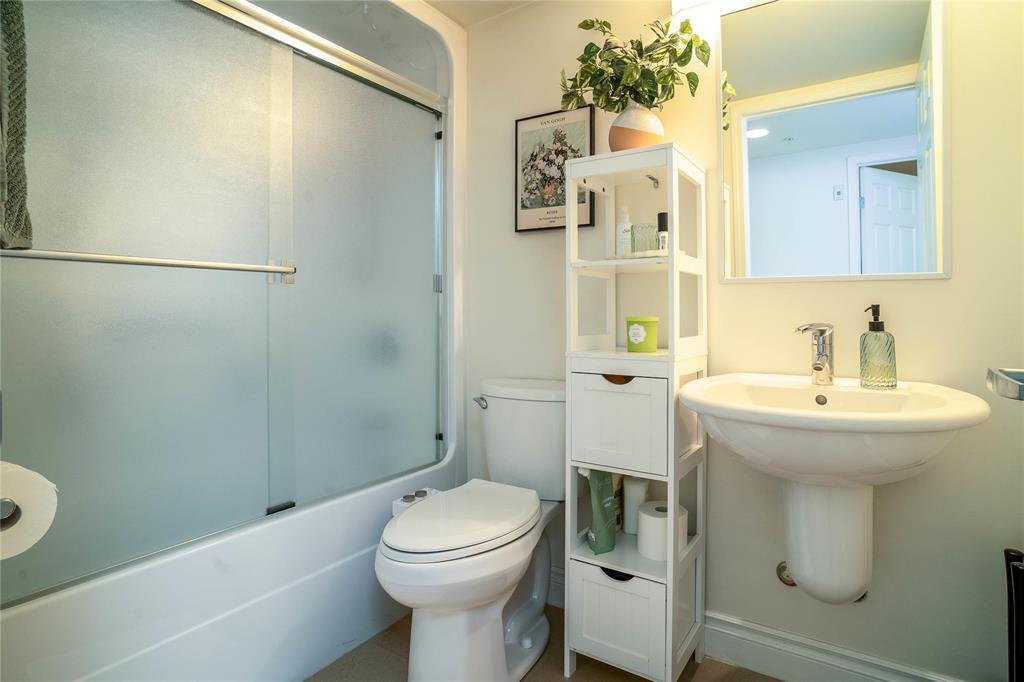 114 99 Gerard Street Property Photo 22