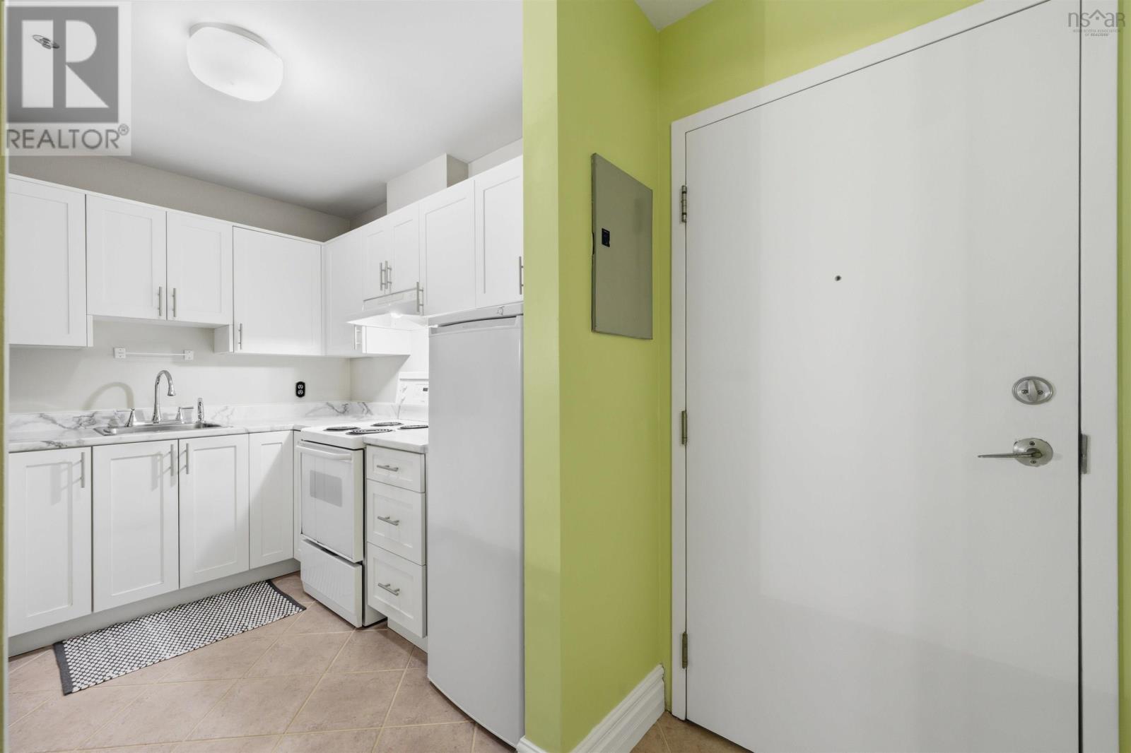 110 1326 Lower Water Street Property Photo 2