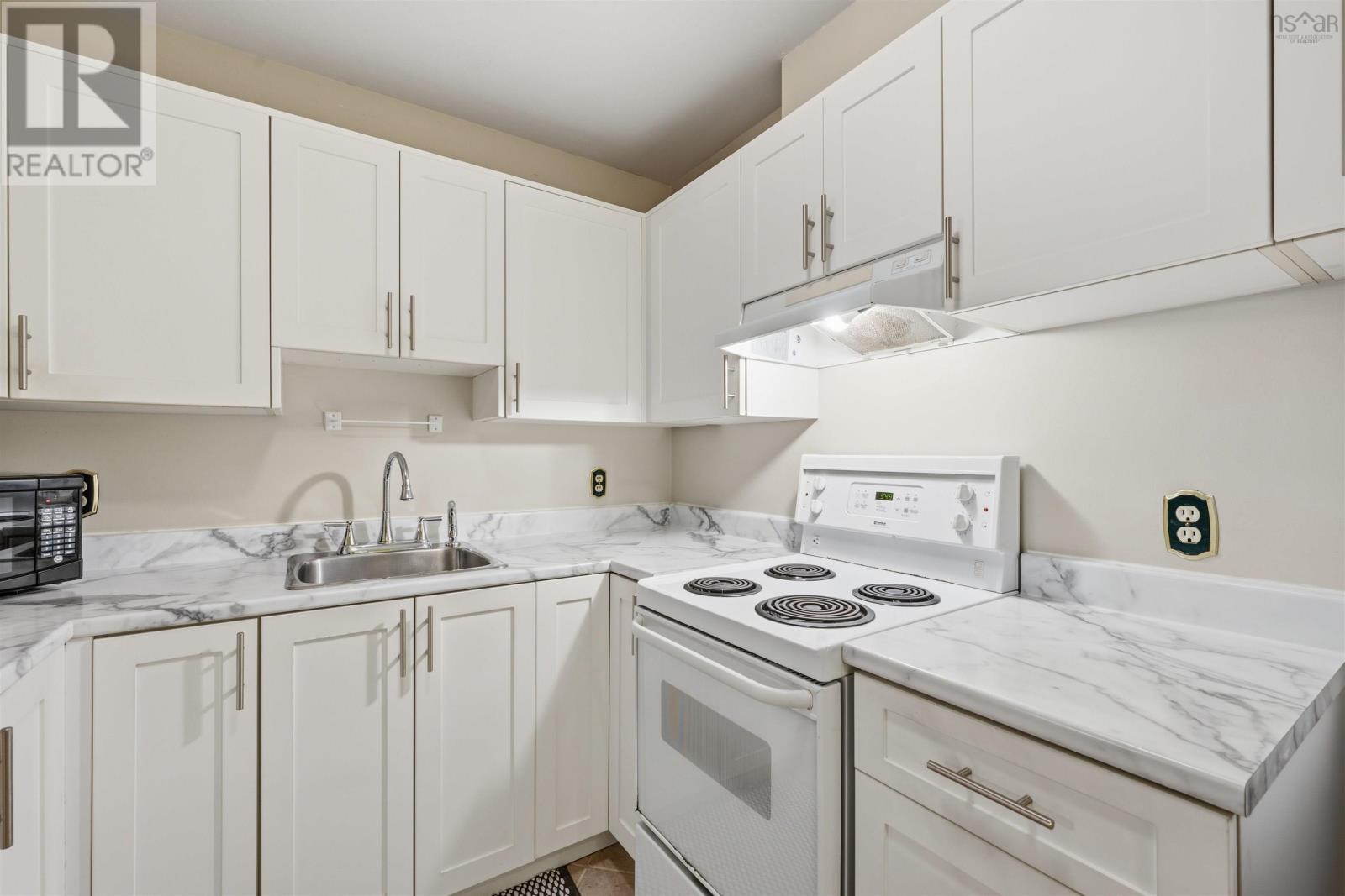 110 1326 Lower Water Street Property Photo 5