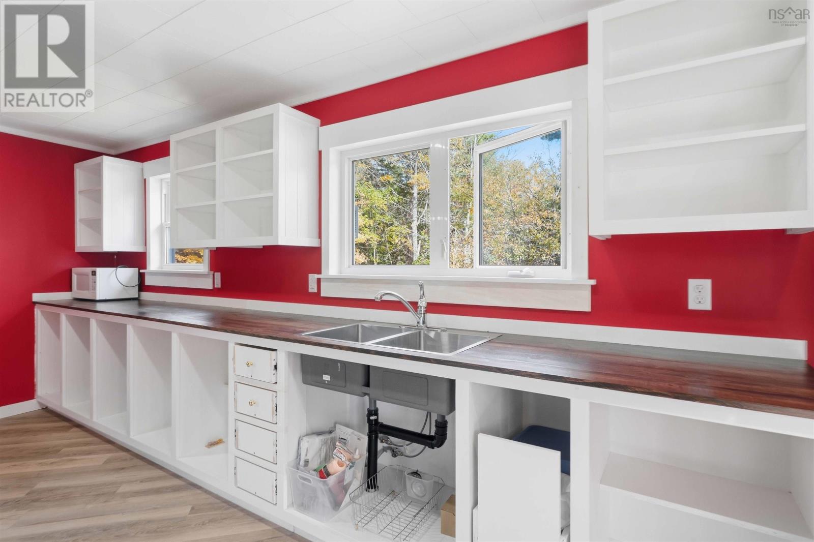 1012 Highway 8 Property Photo 6
