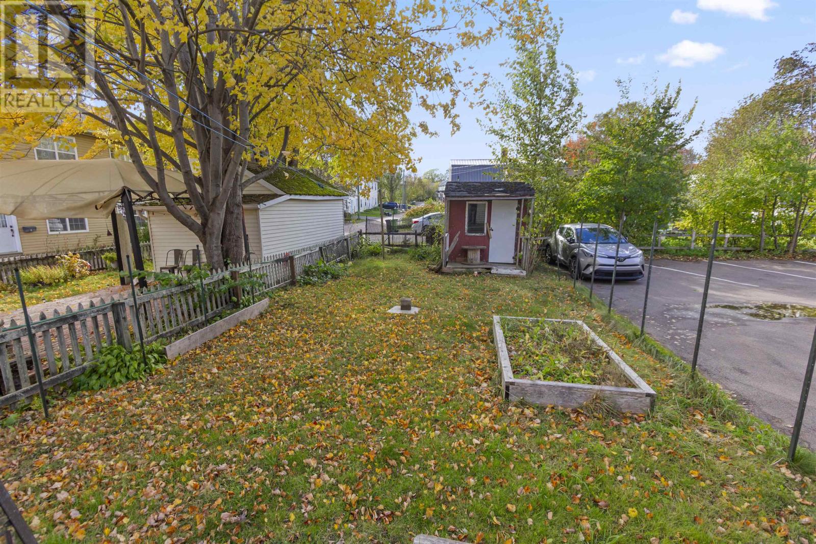 417 Queen Street Property Photo 2