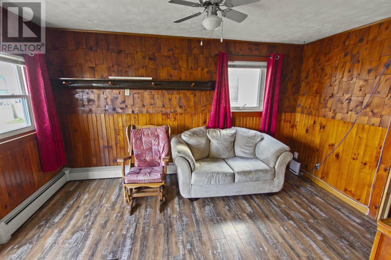 417 Queen Street Property Photo 3