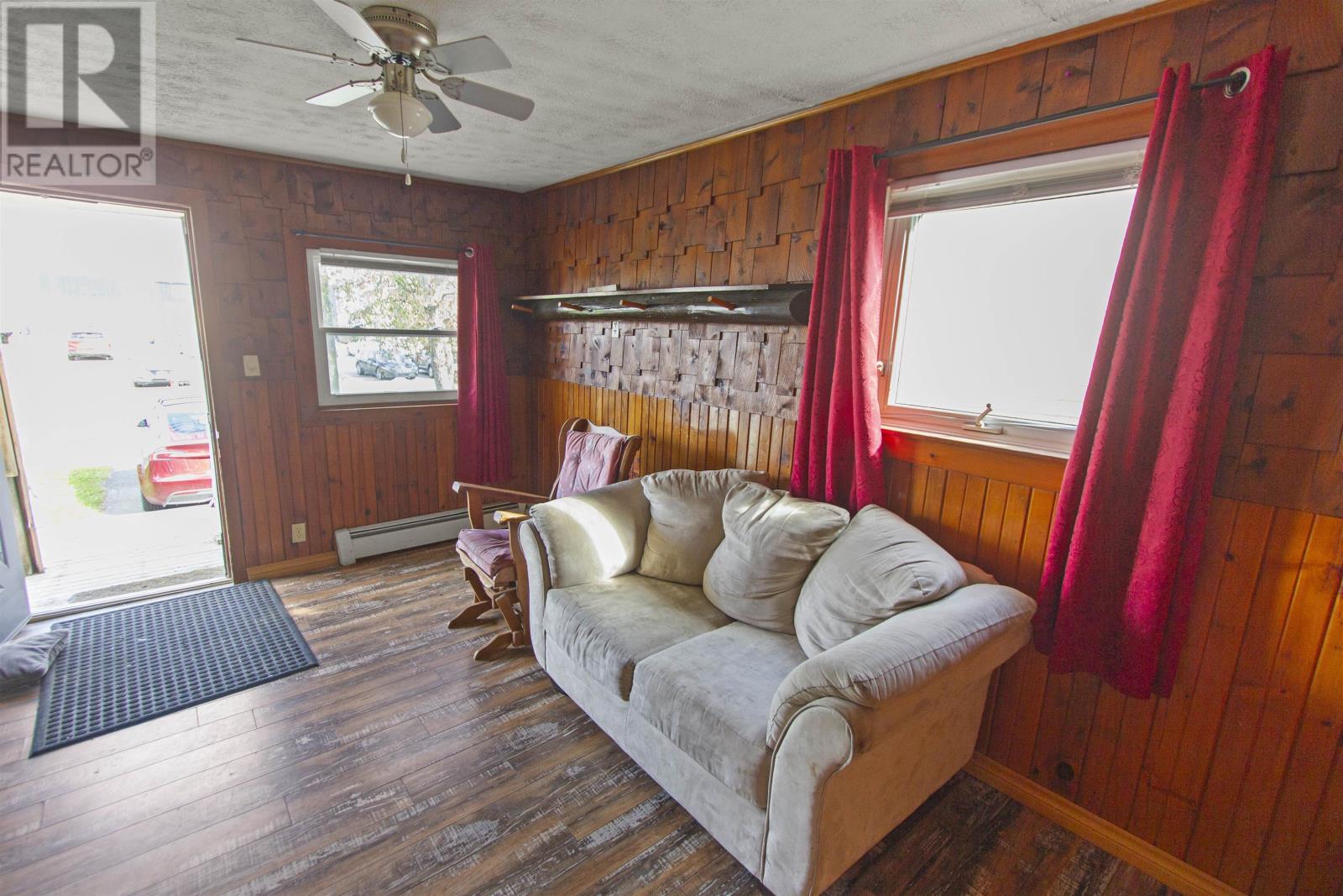 417 Queen Street Property Photo 5
