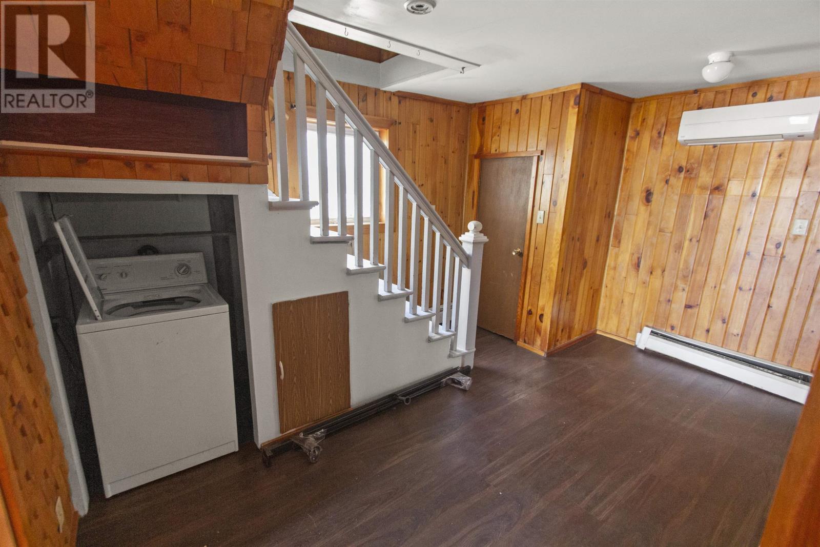 417 Queen Street Property Photo 9