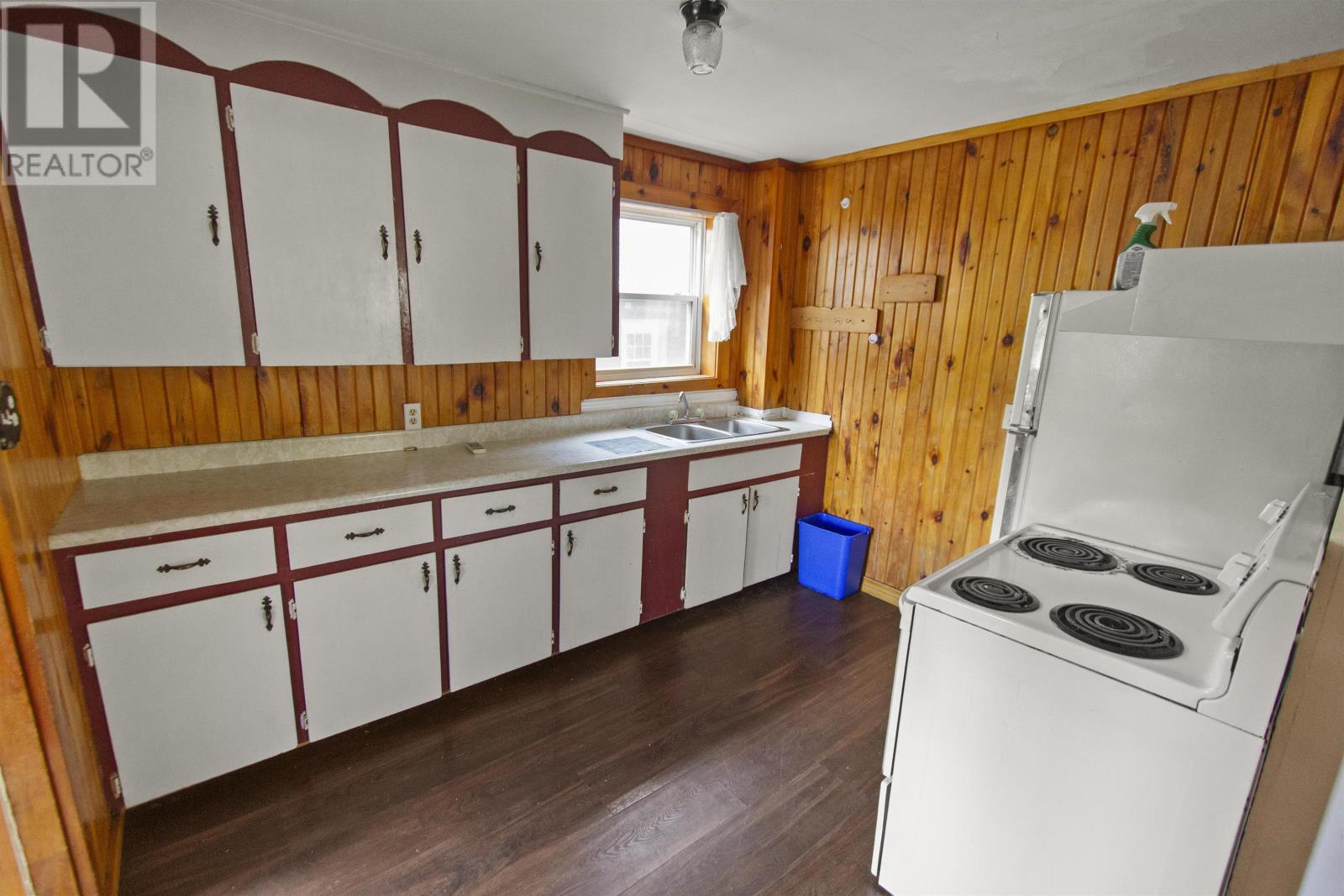 417 Queen Street Property Photo 10