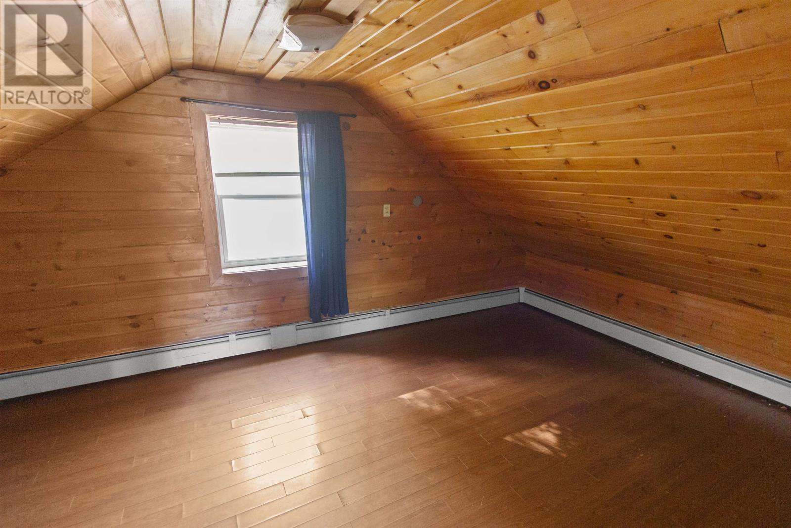 417 Queen Street Property Photo 14