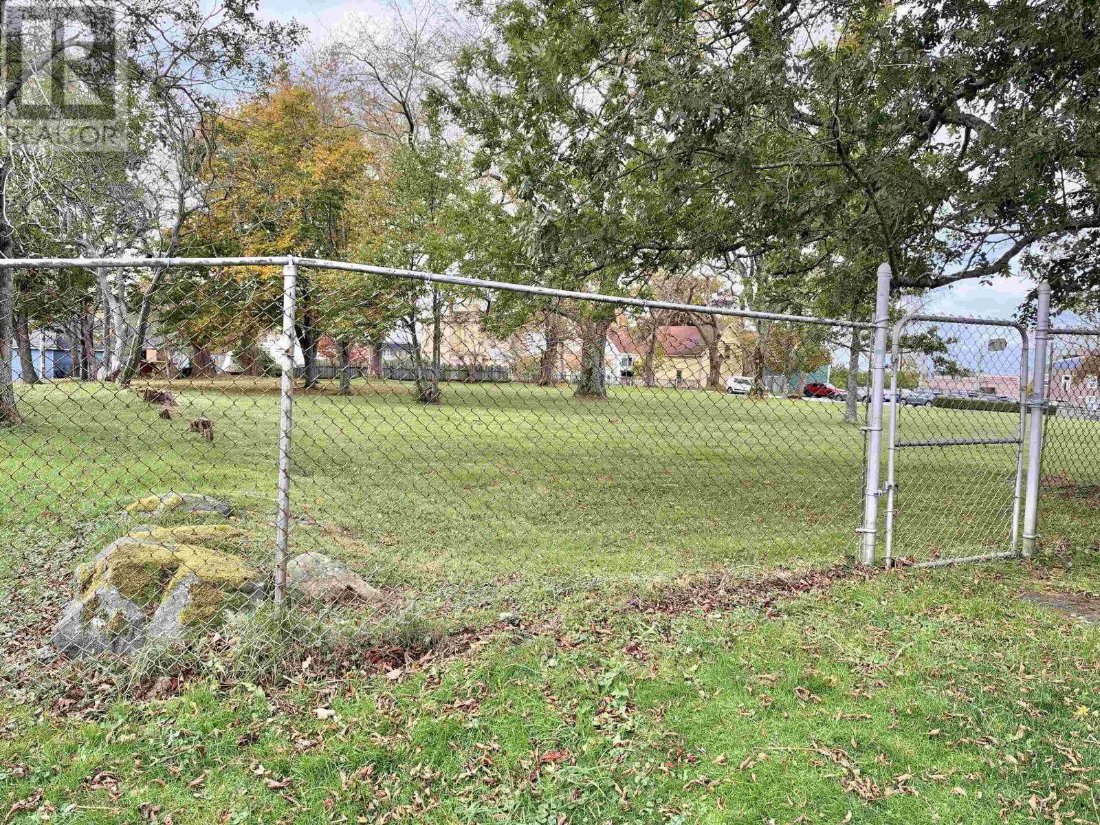 13 Grand Street Property Photo 38