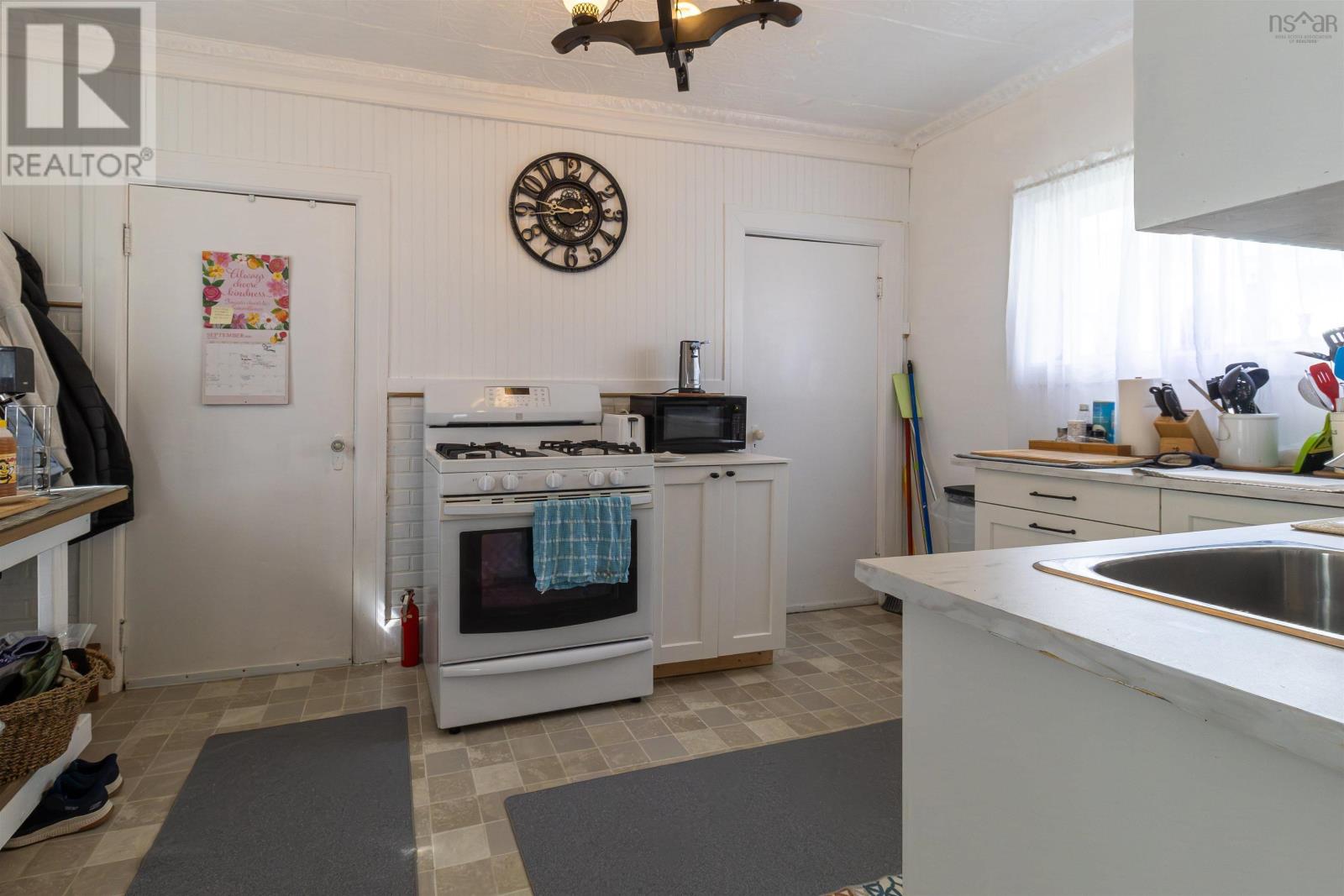 8153 Highway 7 Property Photo 14