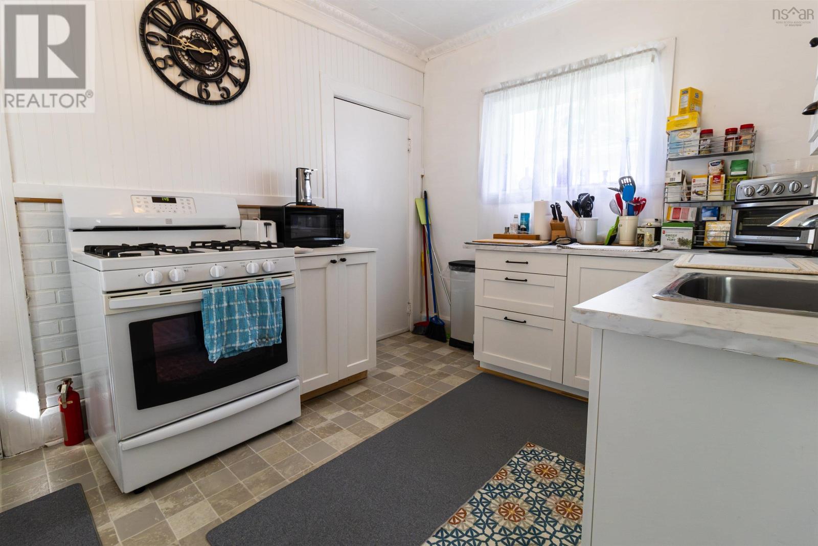 8153 Highway 7 Property Photo 15
