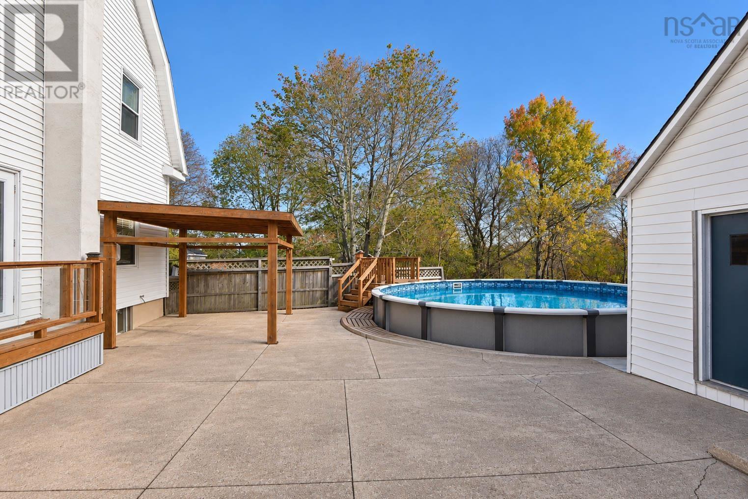 2131 Queen Street Property Photo 5