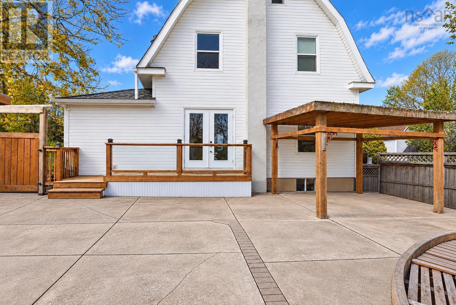 2131 Queen Street Property Photo 6