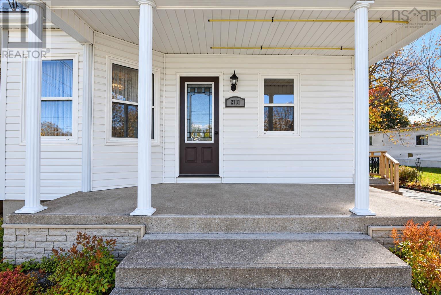 2131 Queen Street Property Photo 8