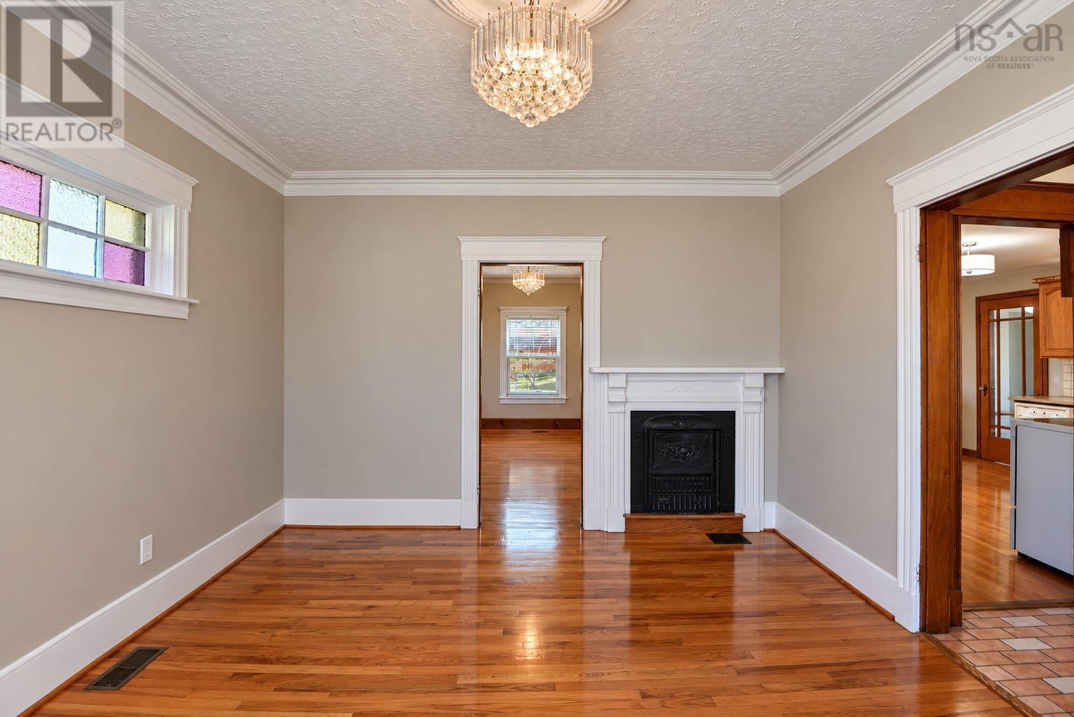 2131 Queen Street Property Photo 11