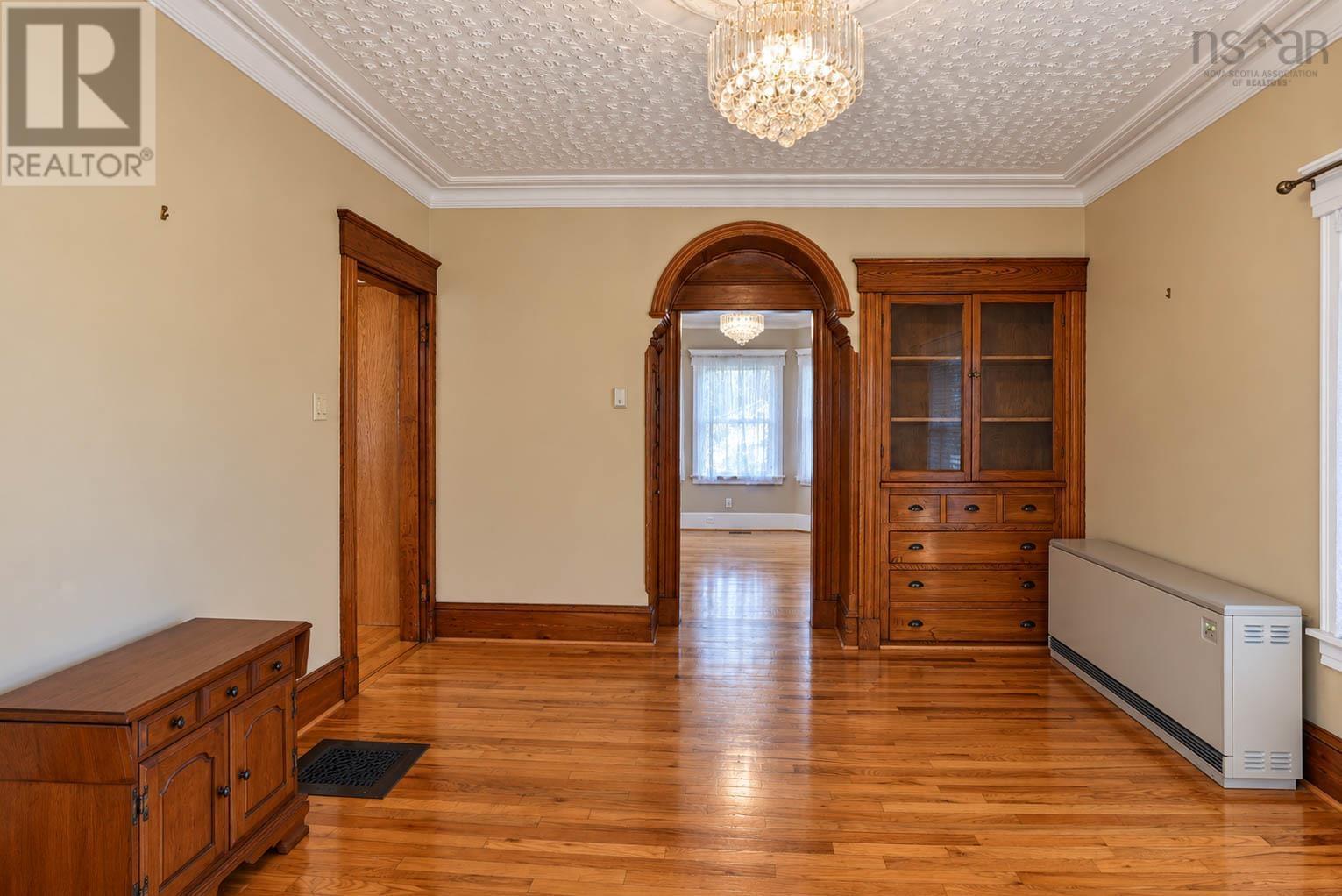 2131 Queen Street Property Photo 12