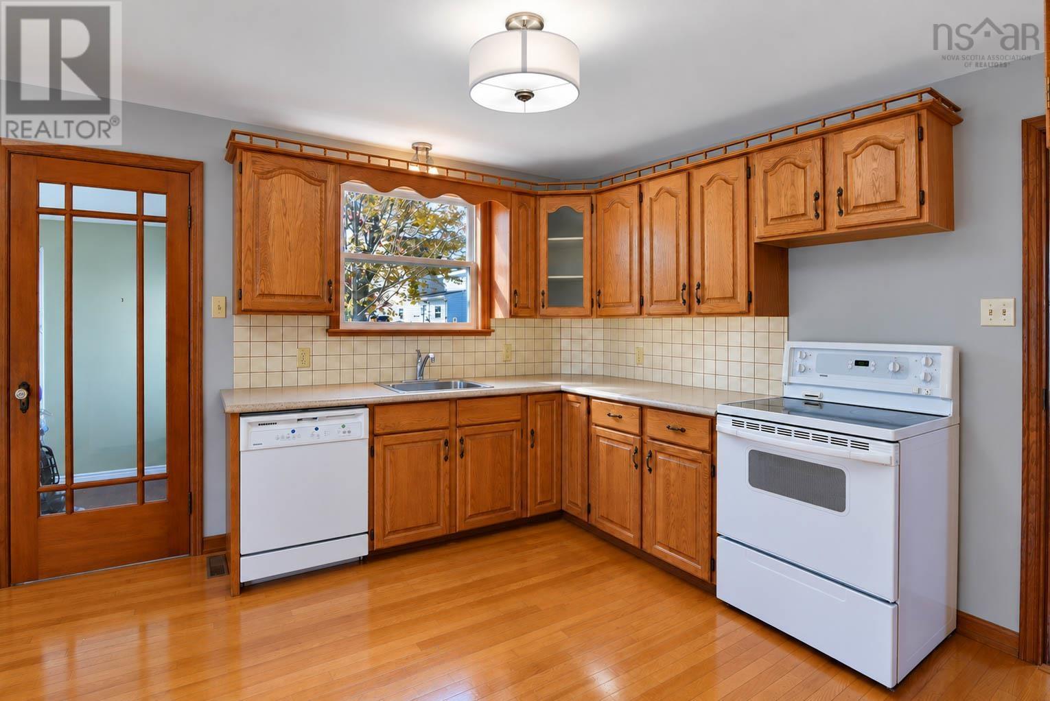 2131 Queen Street Property Photo 13