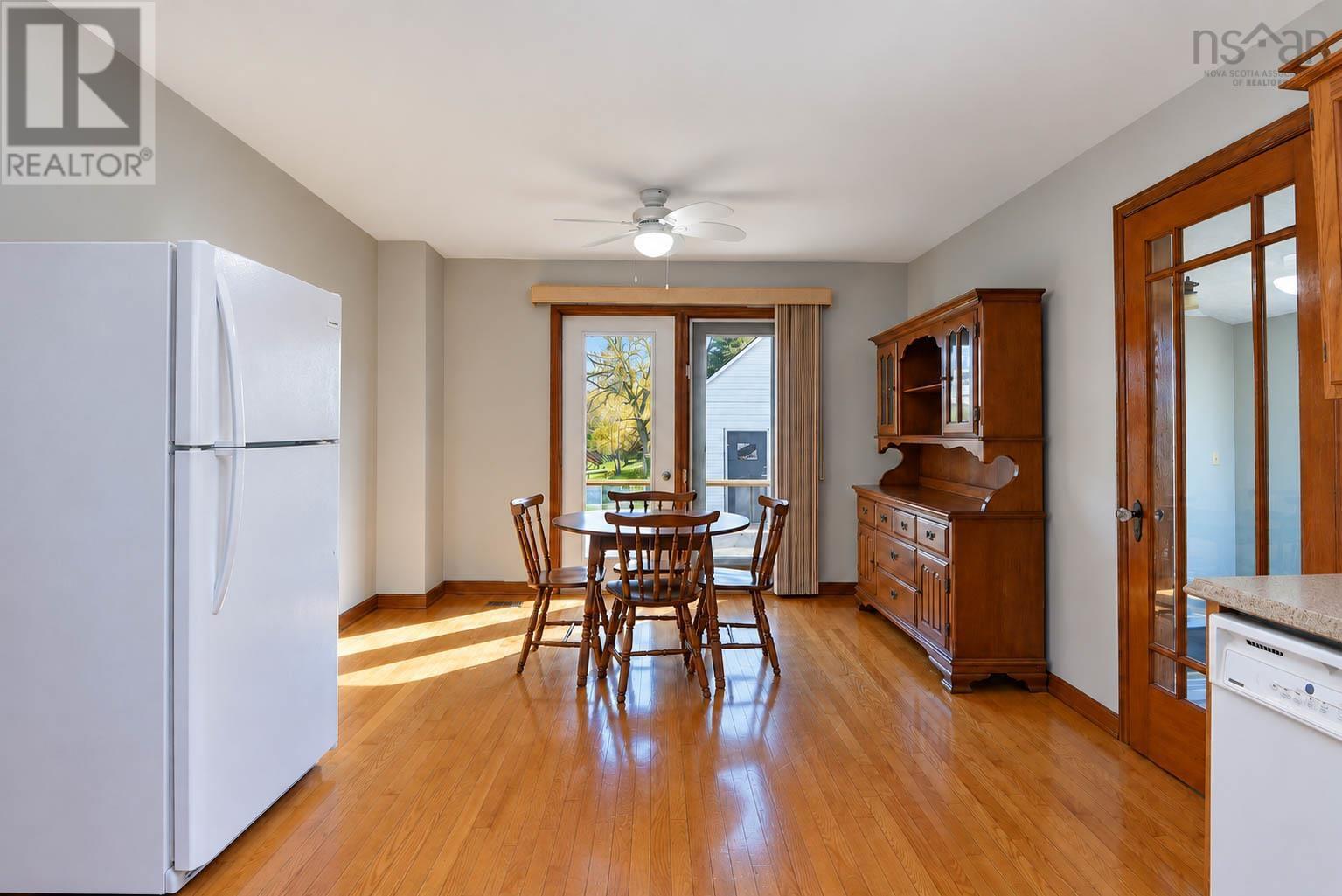 2131 Queen Street Property Photo 14