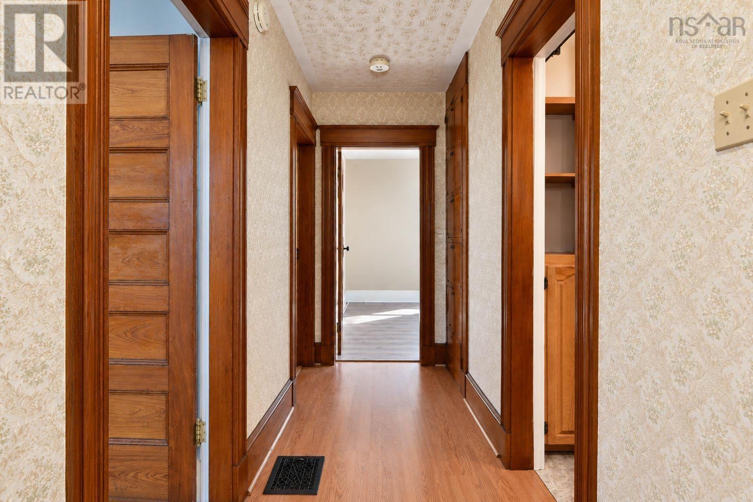 2131 Queen Street Property Photo 18