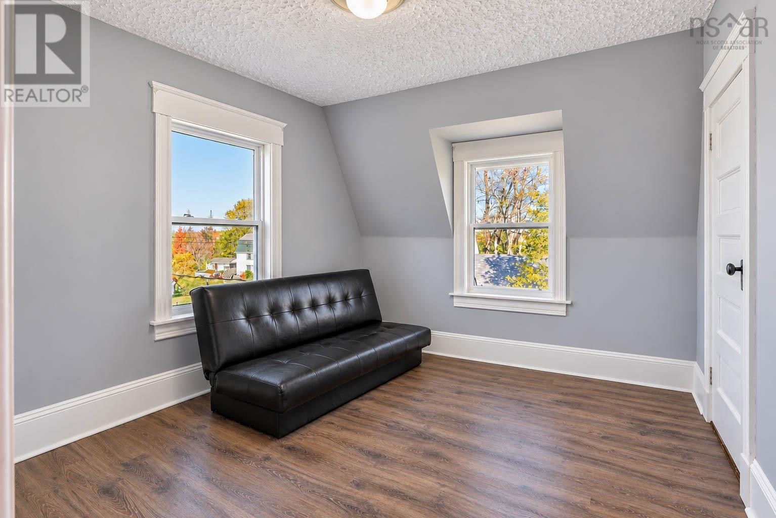 2131 Queen Street Property Photo 19