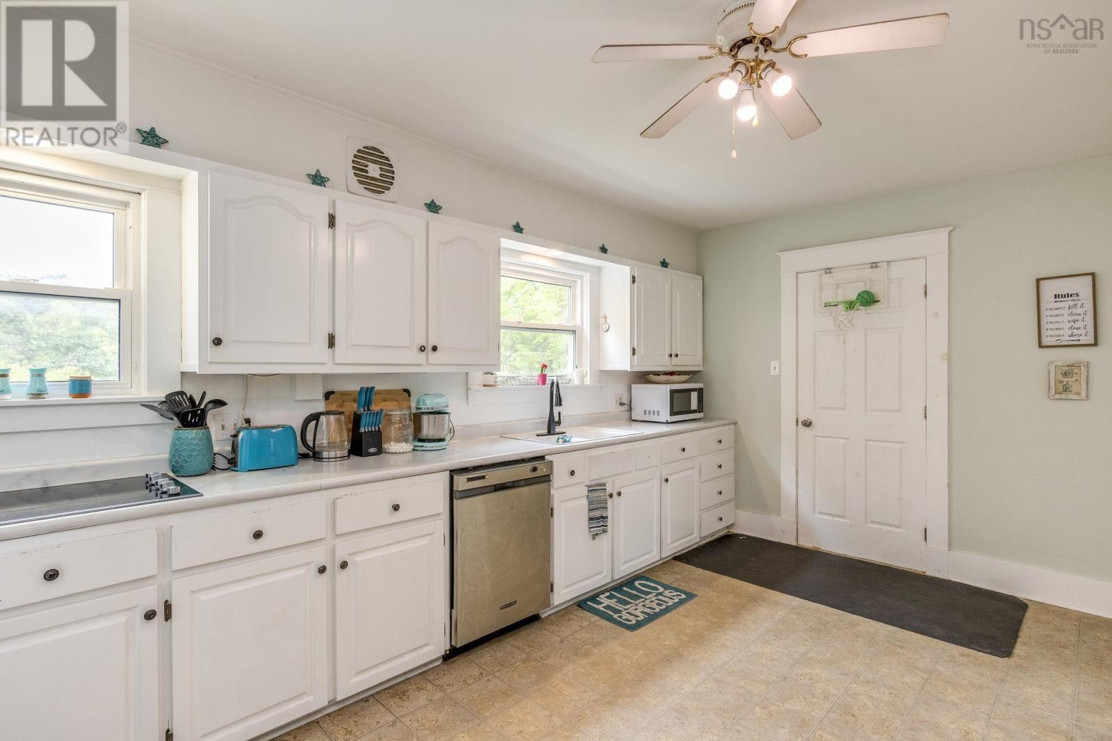 115 South Street Property Photo 4