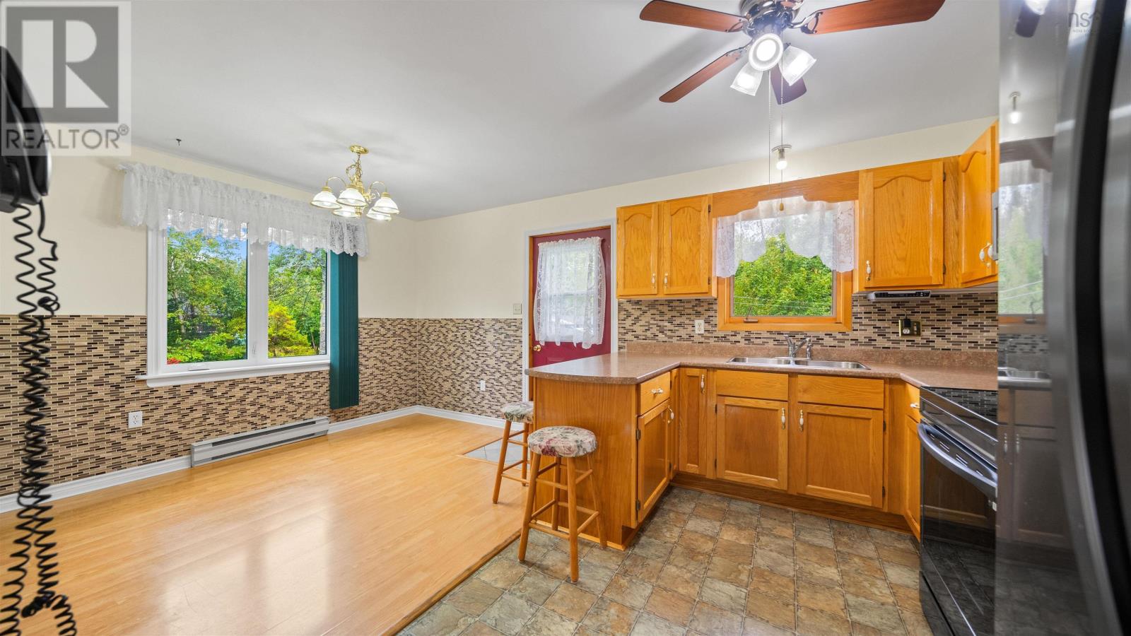 6 Heidelberg Lane Property Photo 12