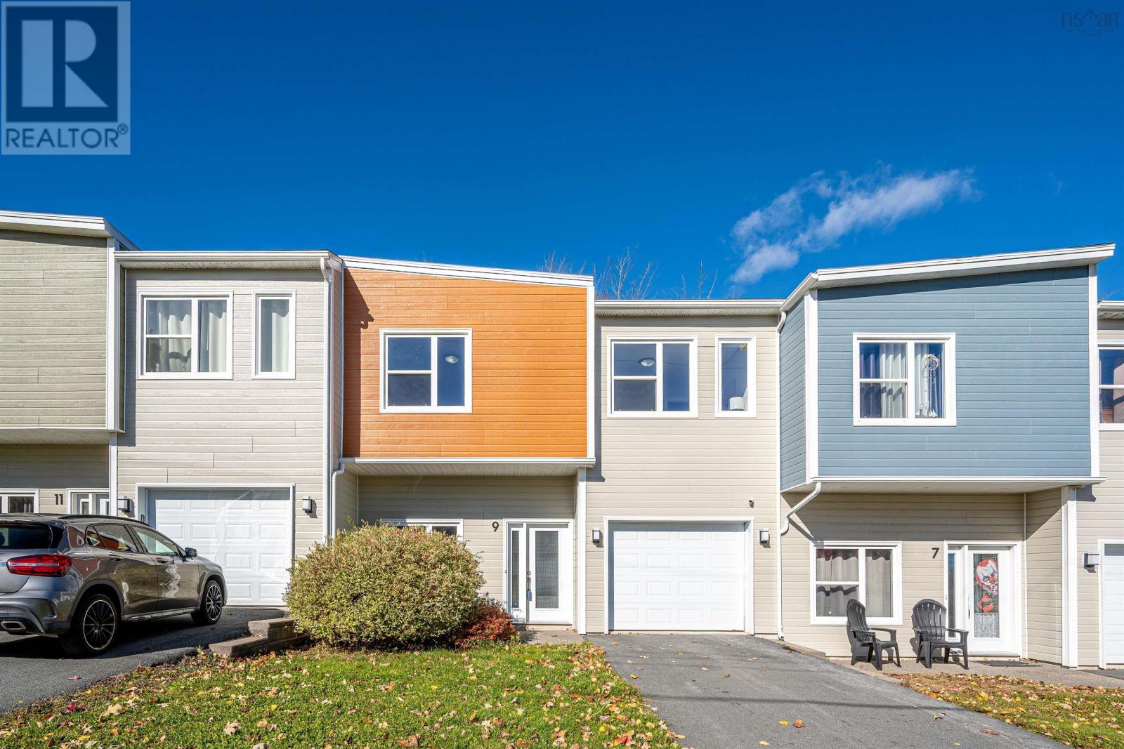 9 Crossfield Ridge Property Photo 1