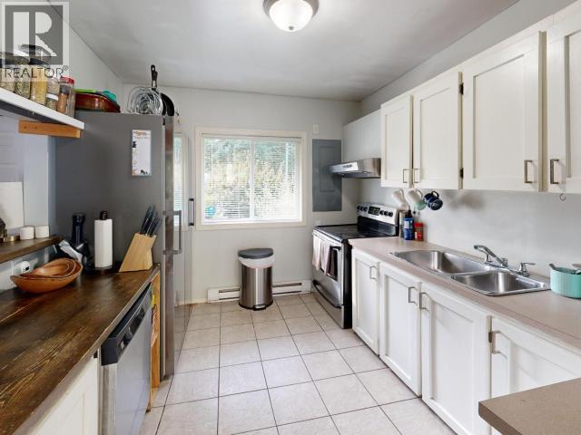4706 Bowness Ave Property Photo 2