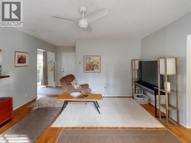 4706 Bowness Ave Property Photo 6