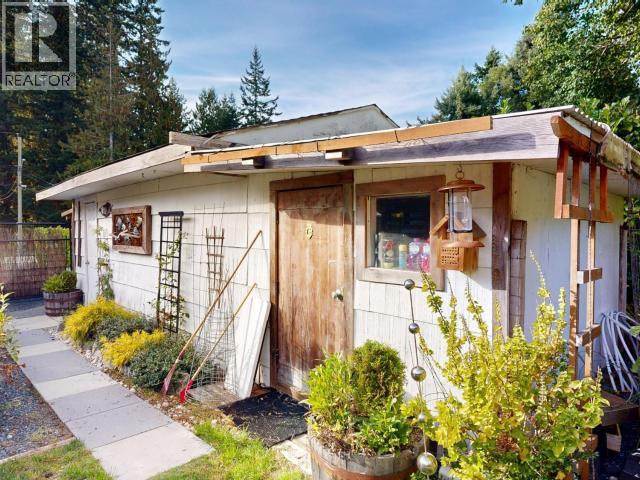 4706 Bowness Ave Property Photo 25