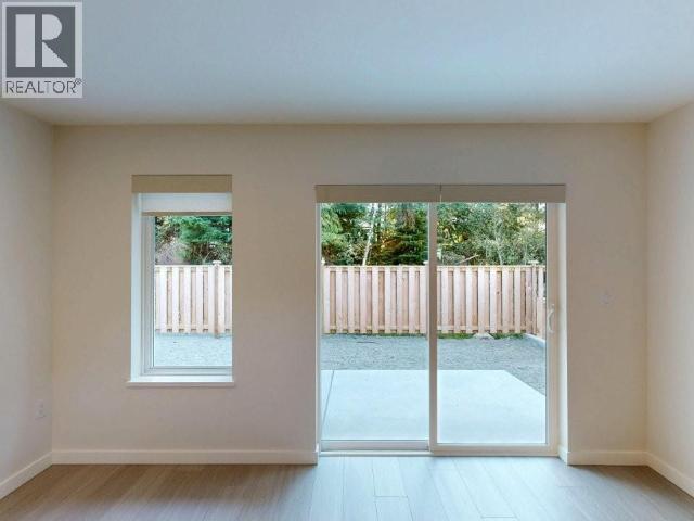 7176 Edgehill Crescent Property Photo 6
