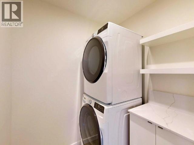 7176 Edgehill Crescent Property Photo 11