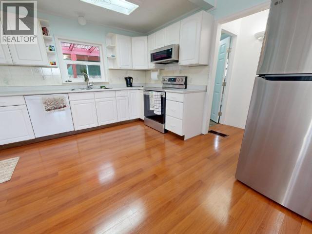 4584 Harvie Ave Property Photo 3